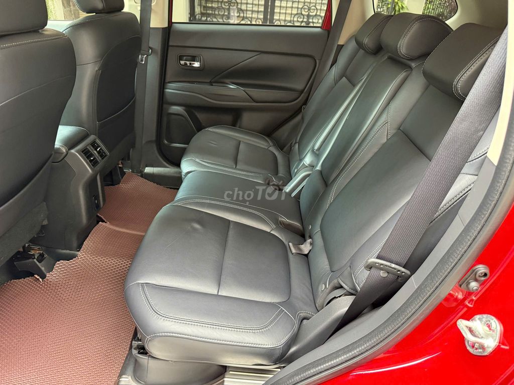 Mitsubishi Outlander 2.0 Premium 2021 Đỏ. Mua bán Ô tô tại Quận Long Biên Hà Nội được đăng bởi PHÚC LÂM  AUTO hình 2