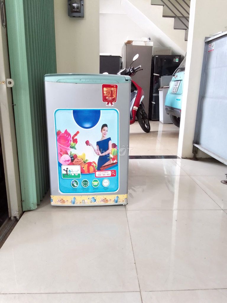 Tủ mini Sanyo 90 ít đẹp