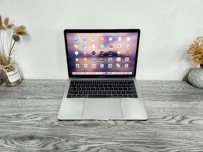 MacBook Pro 2017 us giá sinh viên