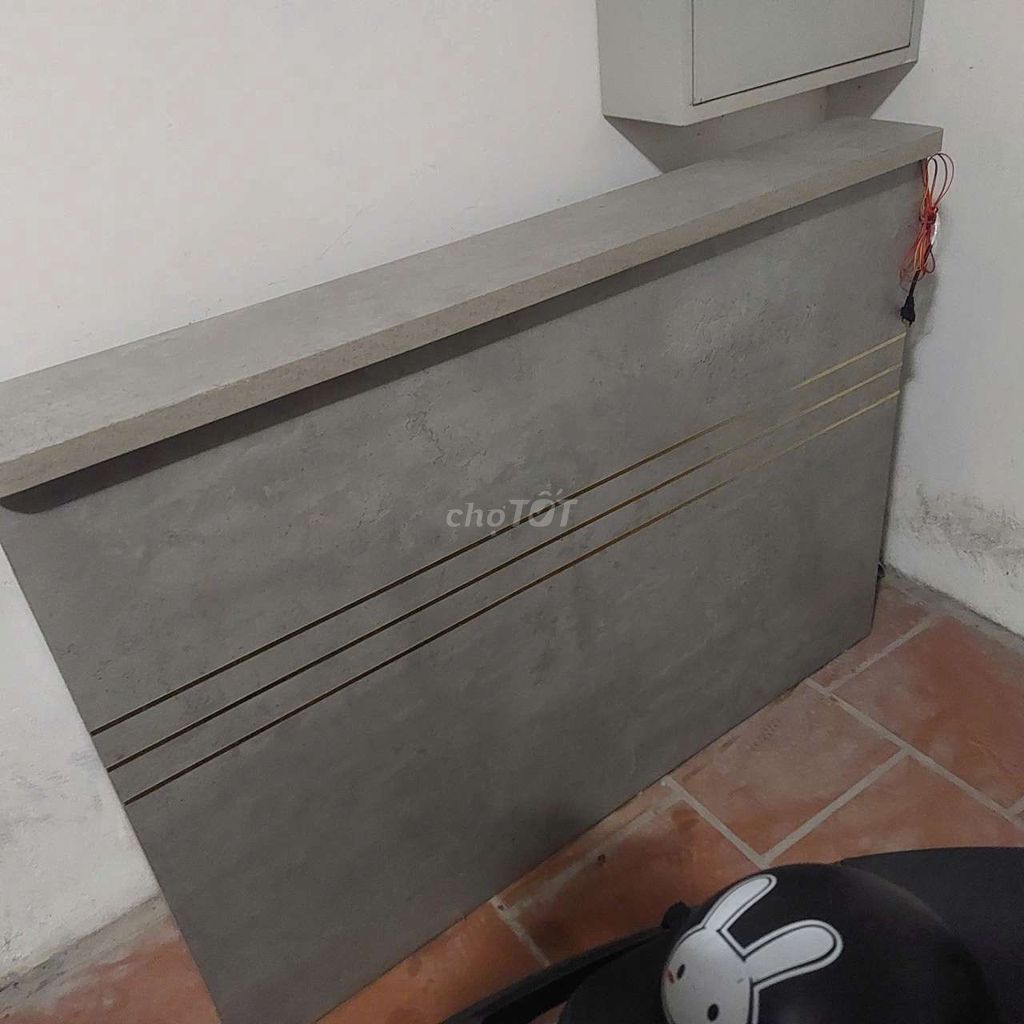 Quầy kệ Gỗ Xám 1.4m x 45cm x 1.2m. Mua bán Tủ, kệ gia đình tại Quận Nam Từ Liêm Hà Nội được đăng bởi Nguyen Hong hình 1