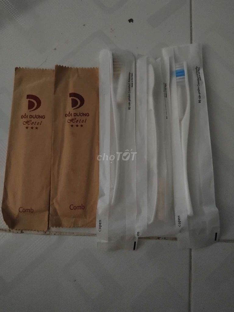 Combo 50 Bàn chải đánh răng + 10 cây lược . Mua bán Thiết bị vệ sinh, nhà tắm tại Quận 10 Tp Hồ Chí Minh được đăng bởi my hình 1