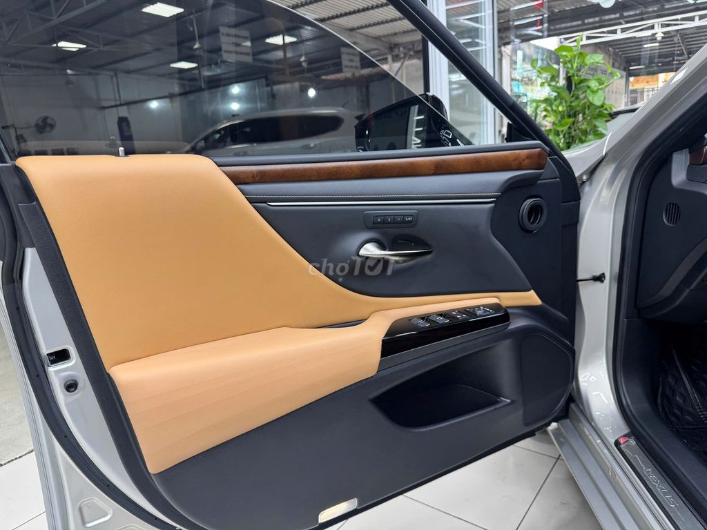 Lexus ES 250 2022 Vàng cát 12000 km. Mua bán Ô tô tại Quận Gò Vấp Tp Hồ Chí Minh được đăng bởi Hải Ô Tô hình 7