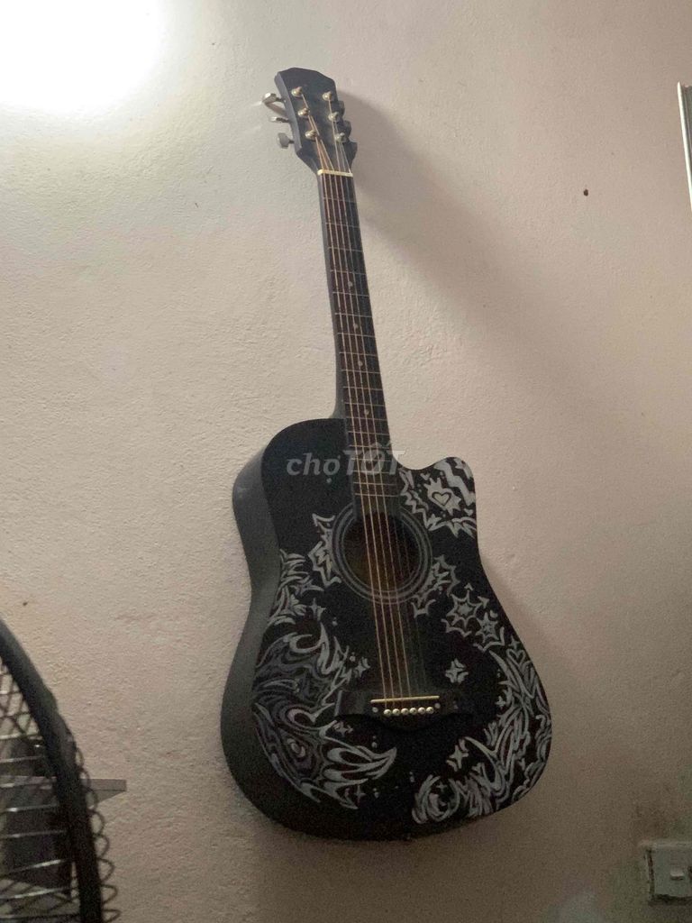 Đàn guitar Gỗ Đen cho người mới chơi 95%. Mua bán Nhạc cụ tại Thị xã Kinh Môn Hải Dương được đăng bởi Tiến Khanh hình 1