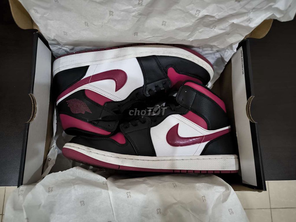 Giày thể thao Jordan 1 Mid Noble Red Đã sử dụng. Mua bán Giày dép tại Thành phố Dĩ An Bình Dương được đăng bởi Bùi Khoa hình 1