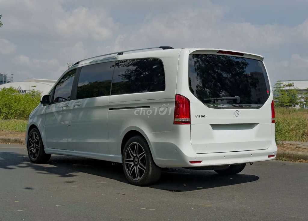 Mercedes V250 AMG 2023 скользит 34 000 км (название компании)