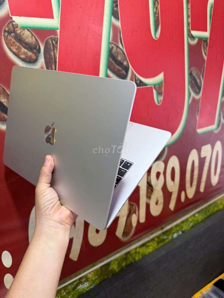 Macbook Air M4 15 inch 16GB/256GB 99%. Mua bán Laptop tại Quận Bình Thạnh Tp Hồ Chí Minh được đăng bởi Hoàng Giang hình 1