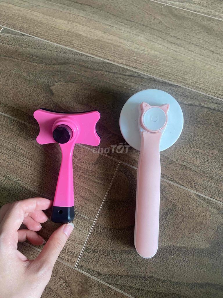2 Lược chải lông Chó Mèo. Mua bán Phụ kiện, Thức ăn, Dịch vụ tại Huyện Gia Lâm Hà Nội được đăng bởi Pham Trang hình 1