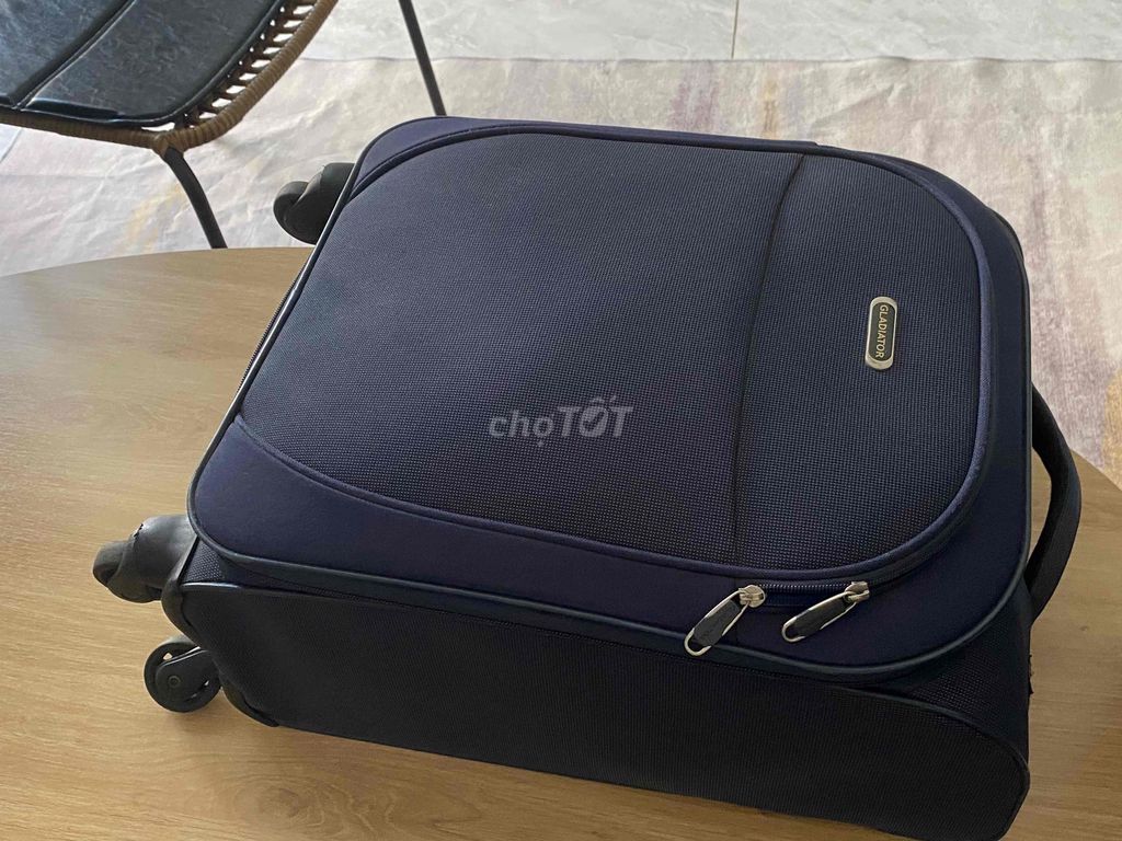 Vali du lịch Gladiator Xanh navy Vải. Mua bán Túi xách tại Thành phố Thủ Đức Tp Hồ Chí Minh được đăng bởi Em Sella hình 1