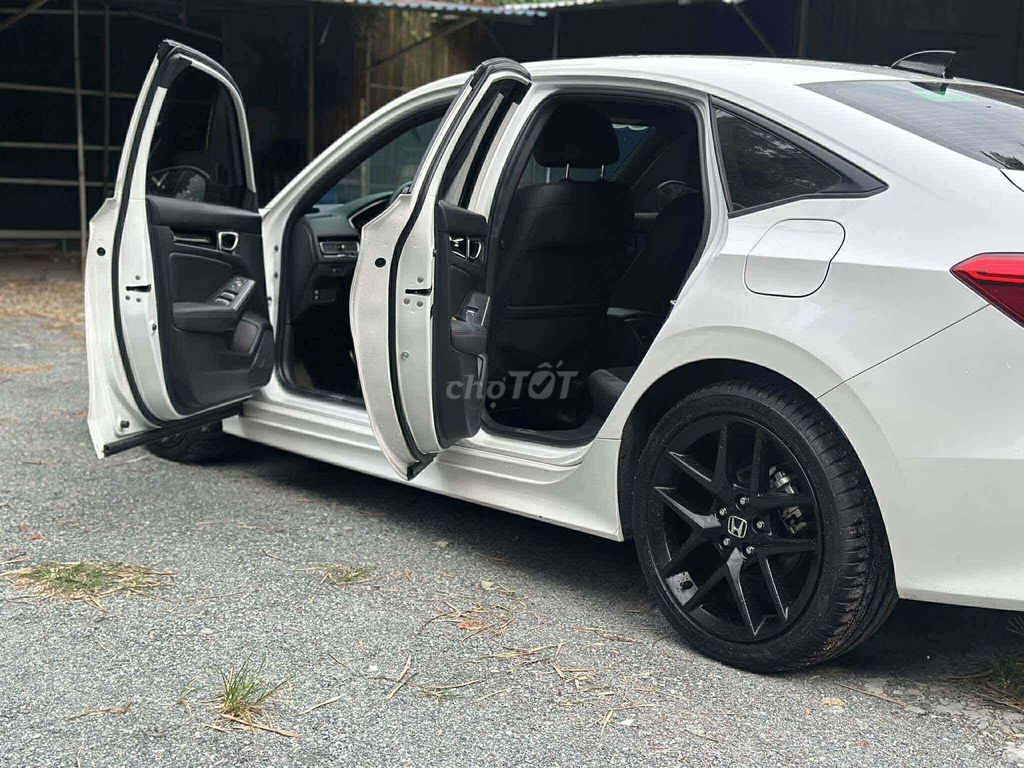 Honda Civic 2023 RS 1.5 AT - 20000 km. Mua bán Ô tô tại Thành phố Thủ Dầu Một Bình Dương được đăng bởi Mr Tâm hình 8