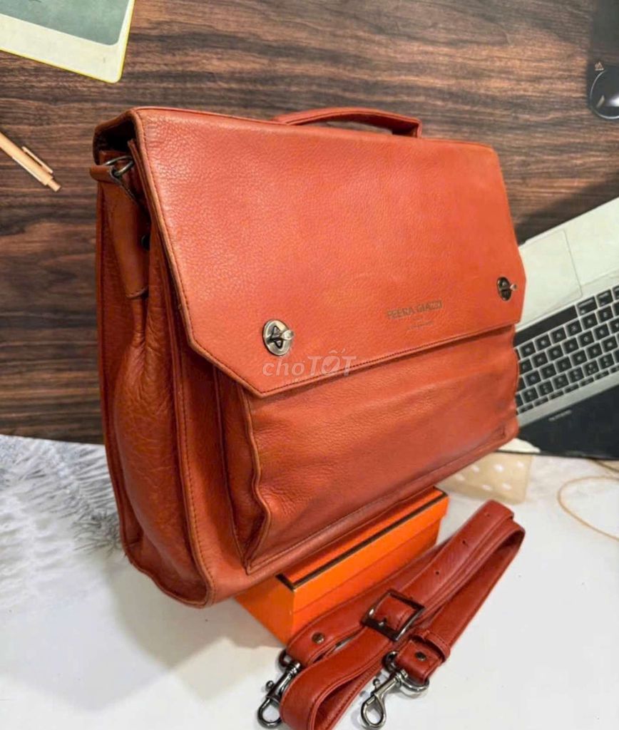 Túi FEERA GIAZZI đến từ Úc da bò tót dầy lắm.. Mua bán Túi xách tại Quận Gò Vấp Tp Hồ Chí Minh được đăng bởi Anh Ba  hàng hiệu tuyển online 2 hình 1