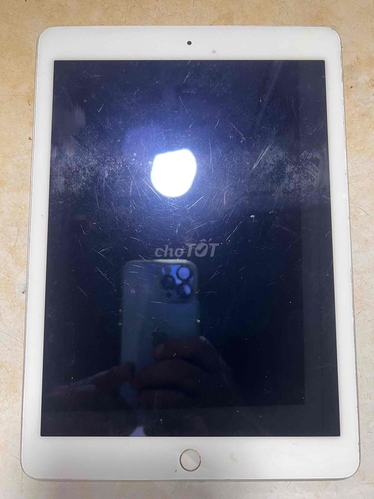 Apple iPad air 2 Xám Hư màn, không pin bán  xác. Mua bán Máy tính bảng tại Thành phố Thủ Đức Tp Hồ Chí Minh được đăng bởi Thìn Lê Văn hình 1
