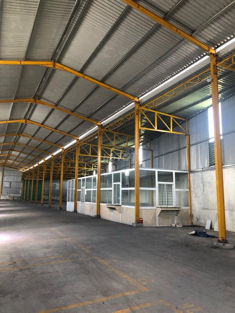 Cho thuê kho 1.800 m2 mặt tiền Võ Nguyên Giáp tiện chứa hàng