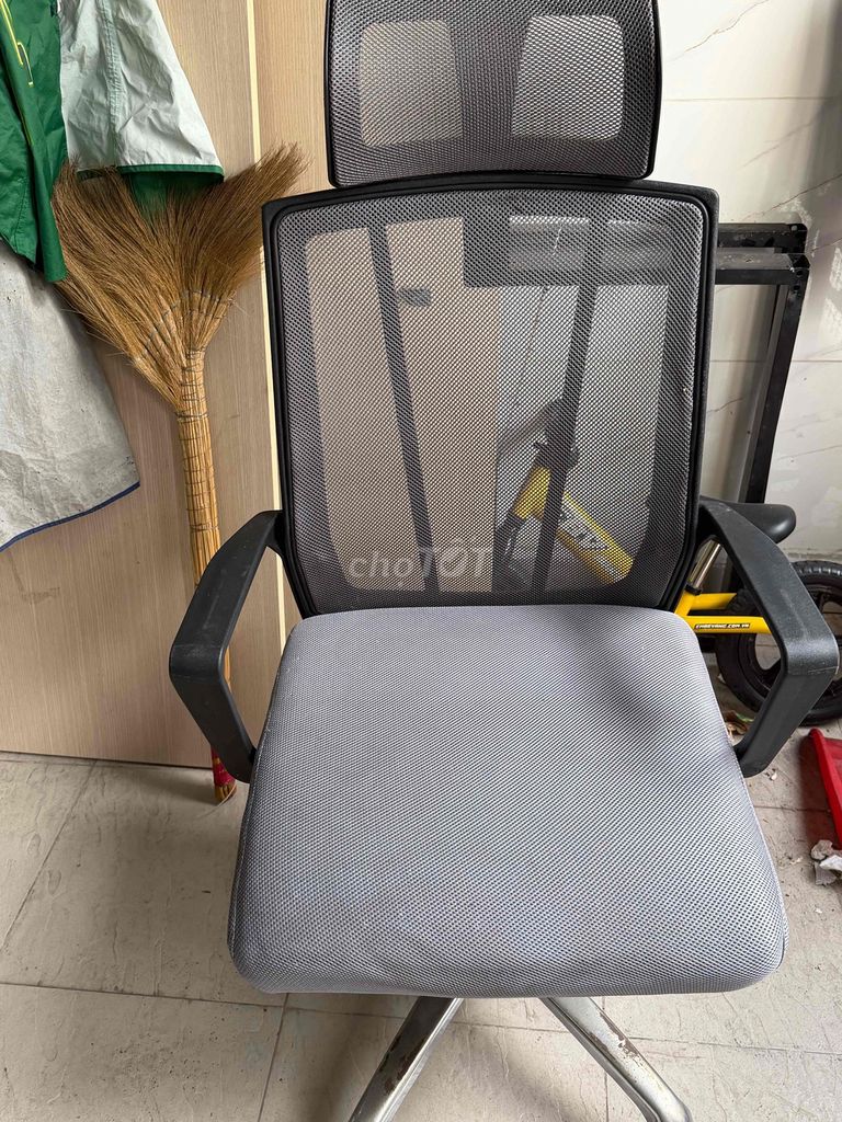 Ghế văn phòng lưới xám. Mua bán Đồ dùng văn phòng tại Quận 8 Tp Hồ Chí Minh được đăng bởi hoang oanh hình 1