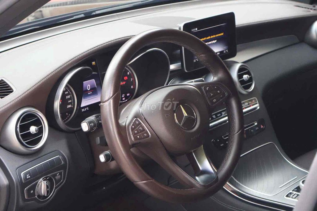 Mercedes Benz GLC 300 4matic model 2017 1 chủ. Mua bán Ô tô tại Quận 8 Tp Hồ Chí Minh được đăng bởi Khoa nguyễn hình 5