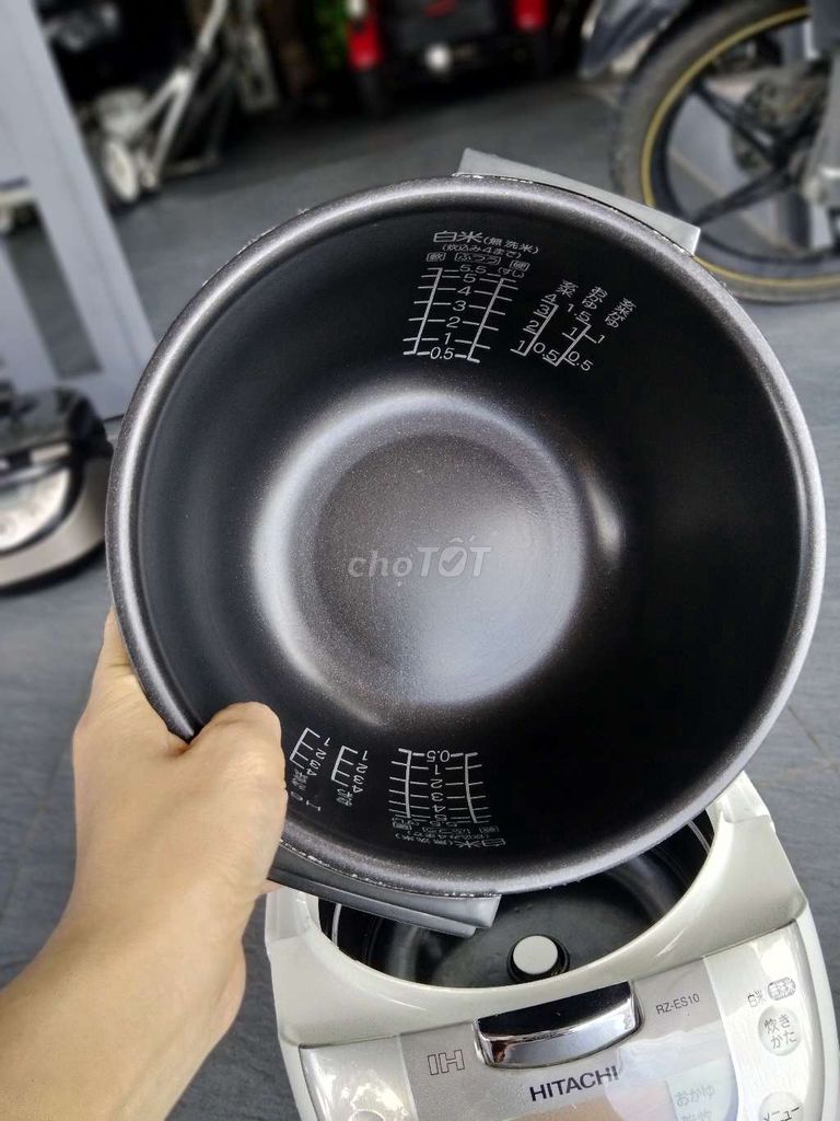 Nồi cơm điện Hitachi 1L. Mua bán Bếp, lò, đồ điện nhà bếp tại Quận Thốt Nốt Cần Thơ được đăng bởi AN and TÔN hình 1