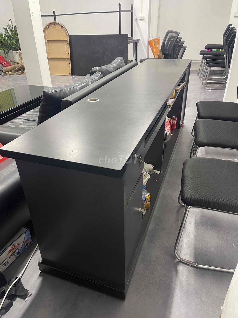 Bàn lễ tân gỗ xám 2m4x50 Đã sử dụng. Mua bán Bàn ghế tại Quận Thanh Xuân Hà Nội được đăng bởi Trần Ngọc Long hình 1