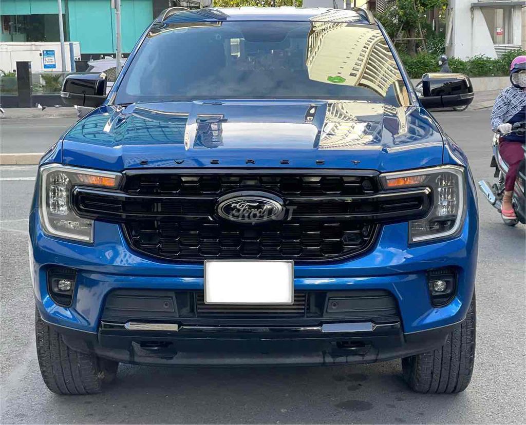 Hãng Ford bán Everest Sport 2023 siêu lướt 1 chủ