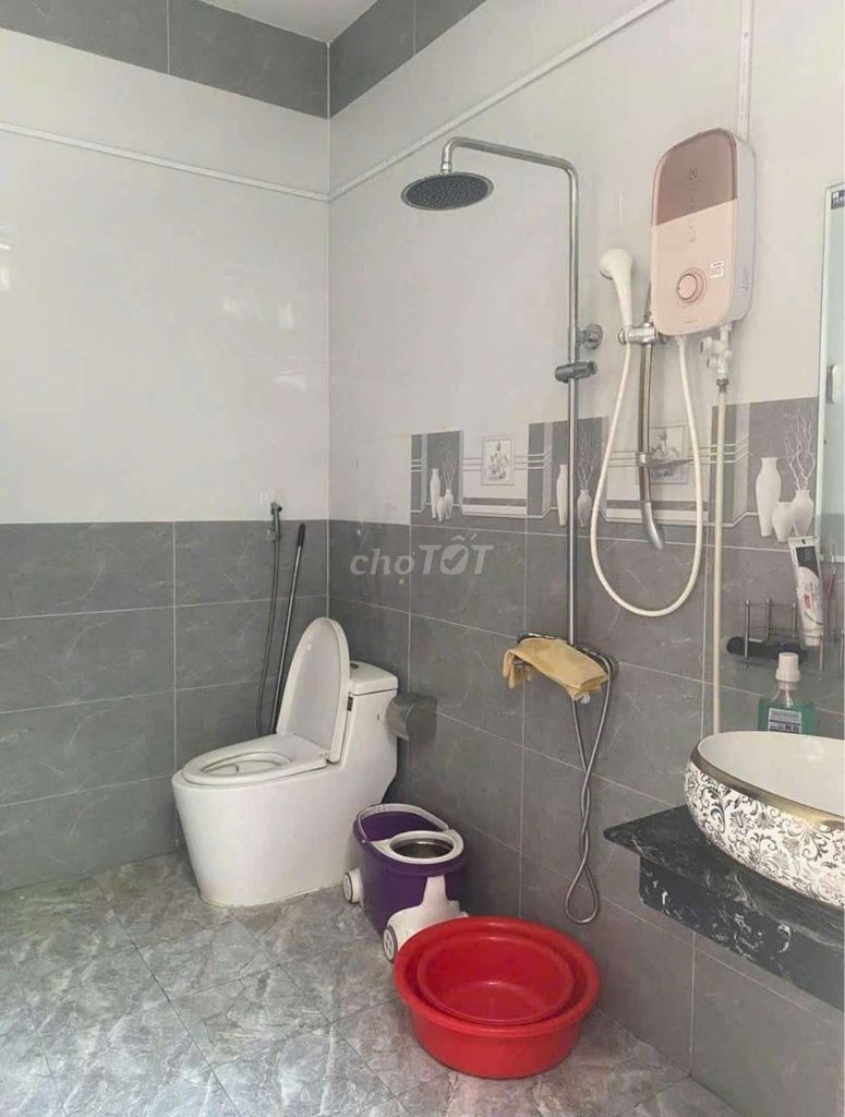 Мой дядя переехал за границу, чтобы продать дом стоимостью 1 миллиард 330 миллионов долларов