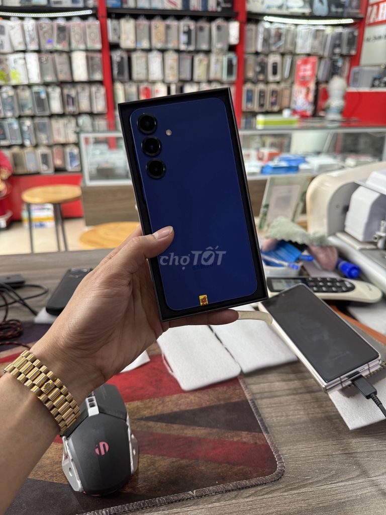 S25 Plus Việt Nam Fullbox như mới sạc 1-2 lần chất. Mua bán Điện thoại tại Quận Thanh Xuân Hà Nội được đăng bởi Vinh Râu Samsung hình 1