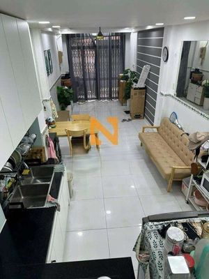 Lê Thị Riêng Q1. 1 trệt 3 lầu 3pn. giá chỉ 15tr