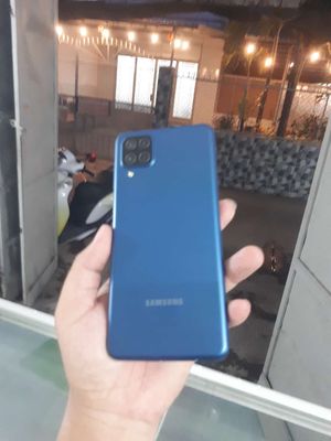 Samsung Galaxy a12 đẹp 99% pin trâu máy đep mới
