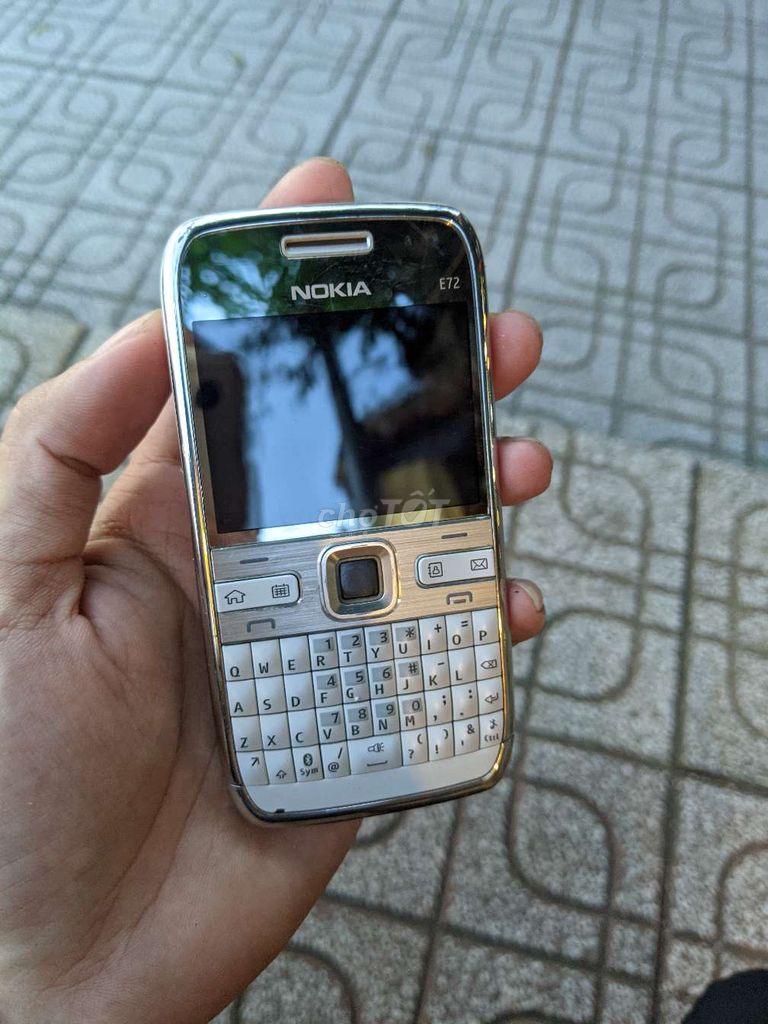 Nokia E72i