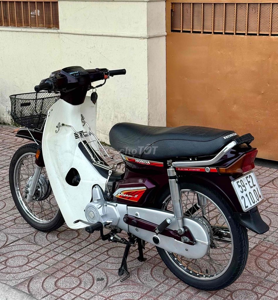 Номера автомобилей Honda Dream Thai с красной сливой