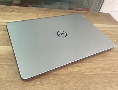 Dell 15 Vỏ nhôm bạc I5, Ram 8Gb, SSD, Vga rời, 15"