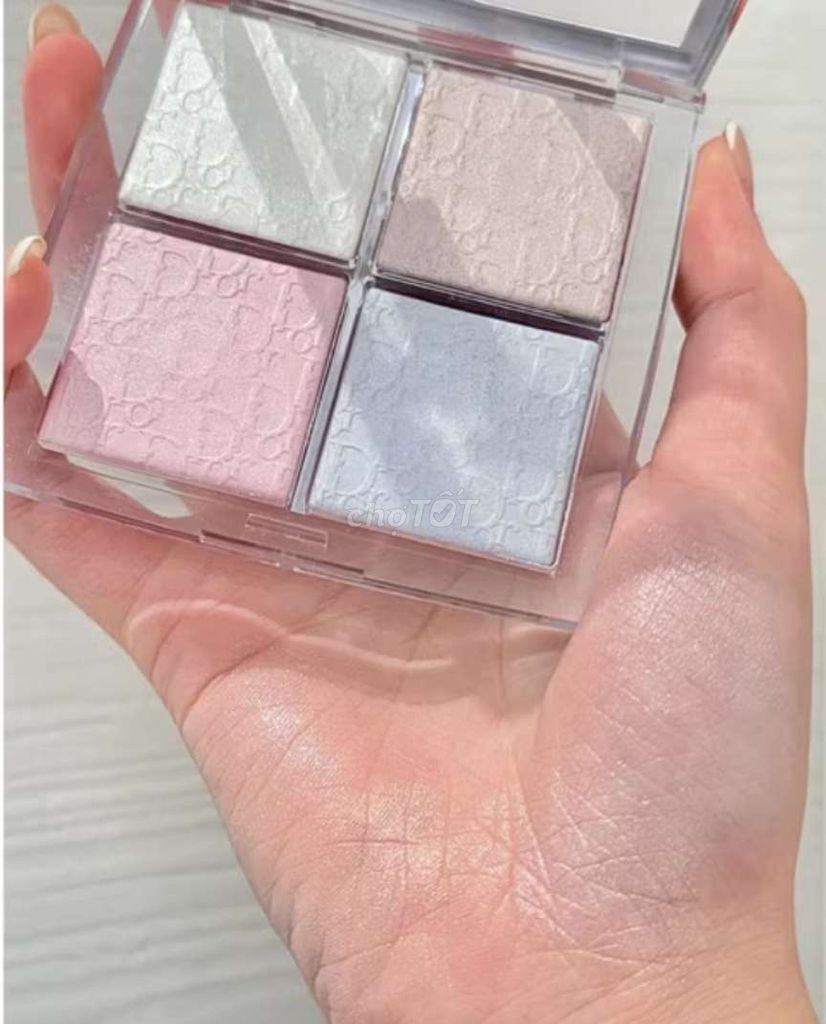 Phấn highlight Dior 02 Đa sắc Nữ. Mua bán Phụ kiện thời trang khác tại Thành phố Vĩnh Long Vĩnh Long được đăng bởi ST STORE chuyên sỉ hình 1