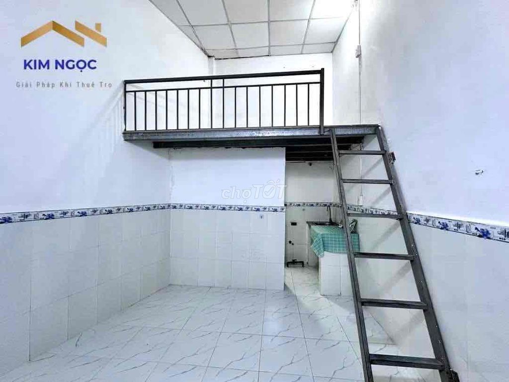 DUPLEX GÁC CAO NGAY TRỆT RỘNG RÃI GẦN NGÃ TƯ BỐN XÃ