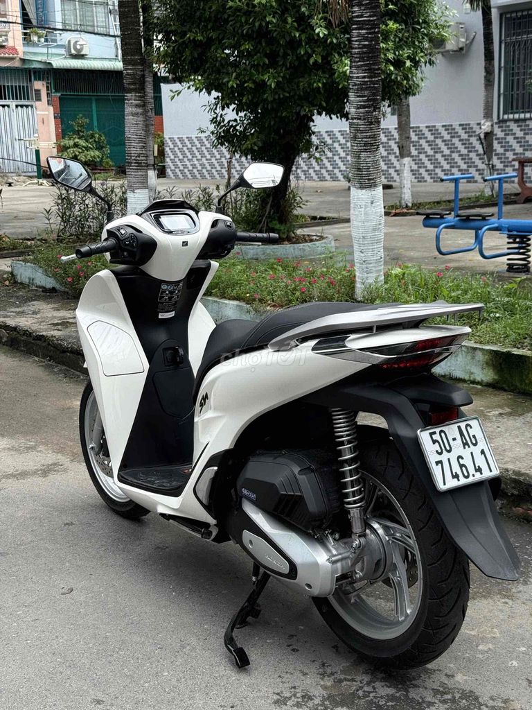 Honda SH 125i ABS 2026 Trắng đen odo: 800km