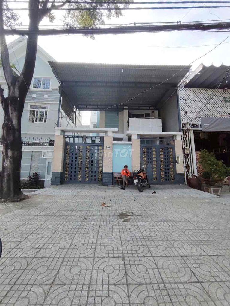 Аренда · 4 комн. · 200 м² · Quận Bình Tân, ул. Đường Vành Đai Trong