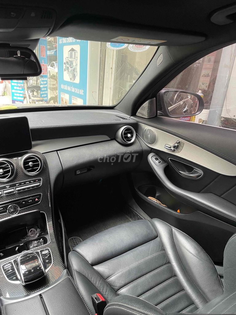 Mercedes Benz C Class 2017 C300 AMG - 95000 km. Mua bán Ô tô tại Quận Thanh Xuân Hà Nội được đăng bởi Tuấn Nguyễn hình 3