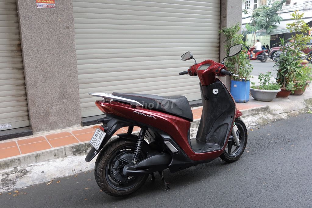 VinFast Feliz Neo màu đỏ 2025. Mua bán Xe điện tại Quận Tân Bình Tp Hồ Chí Minh được đăng bởi EVBATTERY hình 5