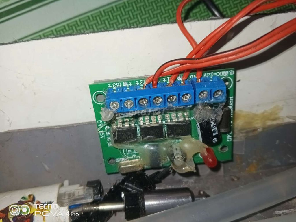 Bộ điều khiển từ xa 6 kênh Đen. Mua bán Phụ kiện (Màn hình, Chuột...) tại Huyện Phong Điền Cần Thơ được đăng bởi Nguyễn Hoàng Khá  hình 1