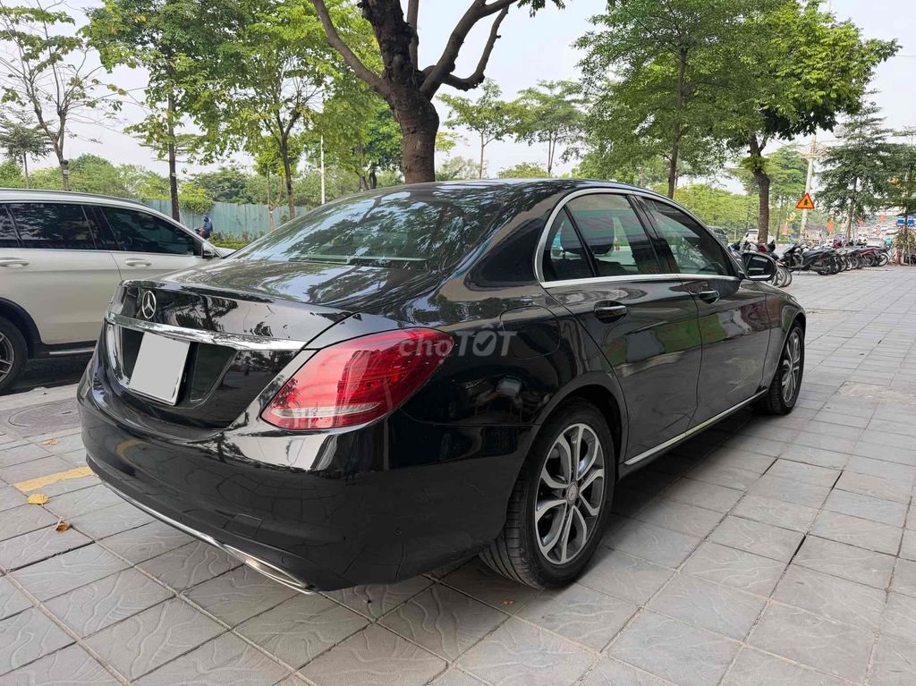 Mercedes Benz C Class 2015 C200 - 99,000 км