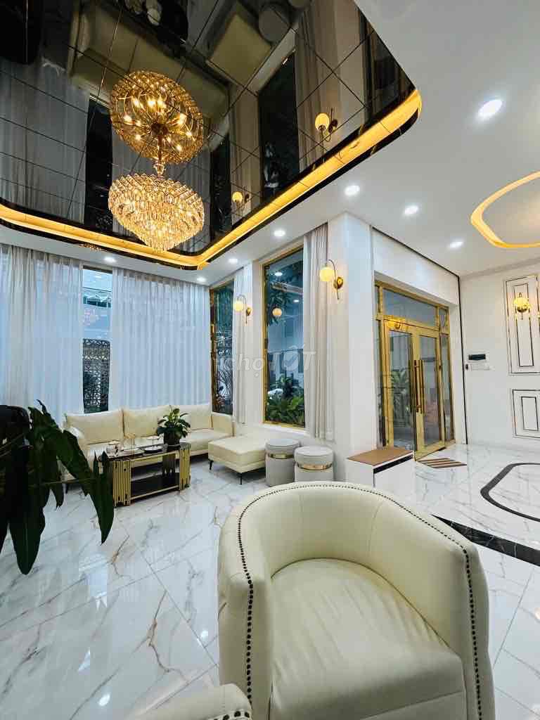 Villa Sân Vườn Nở Hậu -7.5x17- Đường Nguyễn Thị Thập, Quận 7 giá ngon