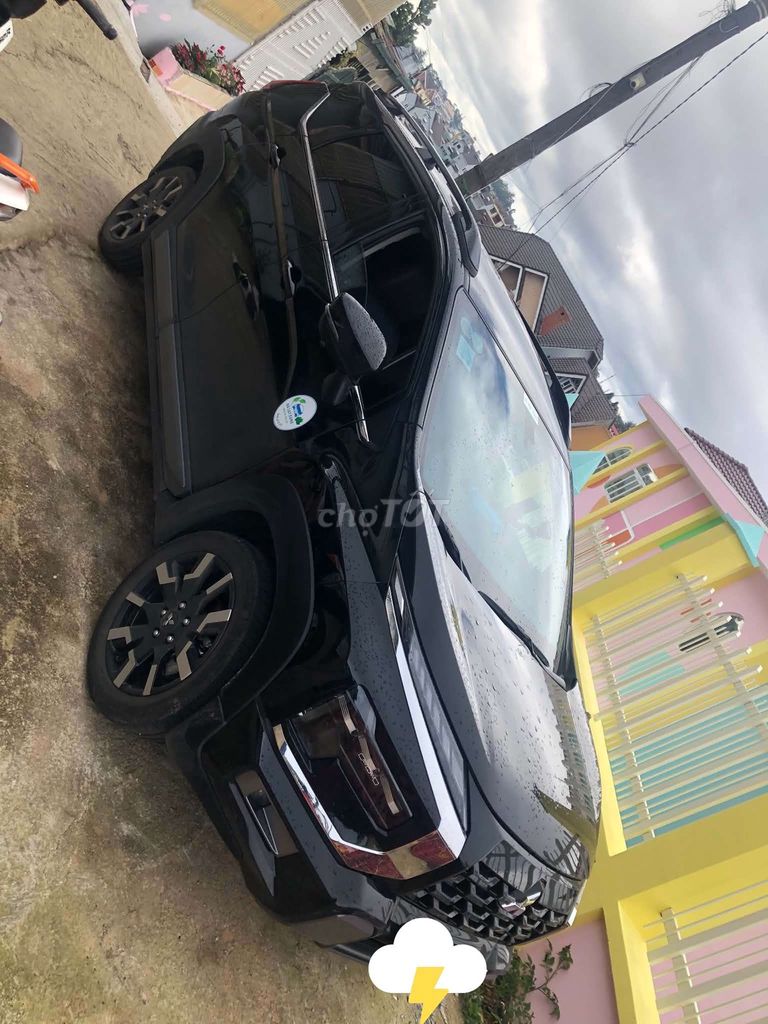 Mitsubishi Xpander Cross 7 chỗ Đen Thể thao