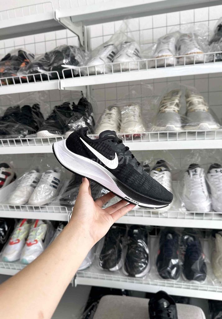 Giày Nike Air Zoom Pegasus 37 Đen size 40, 42.5. Mua bán Giày dép tại Huyện Yên Mỹ Hưng Yên được đăng bởi Tiệm Giày Cũ 89 hình 1