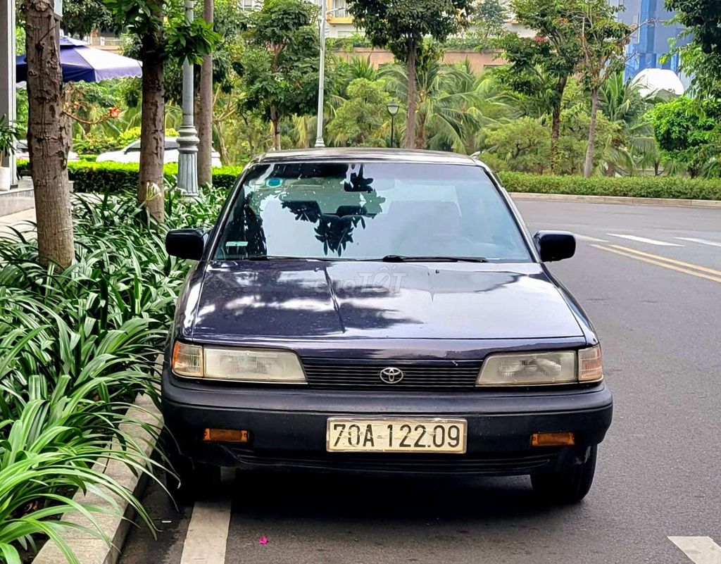 Toyota Camry 1987 số sàn nội thất zin đẹp  tại sg