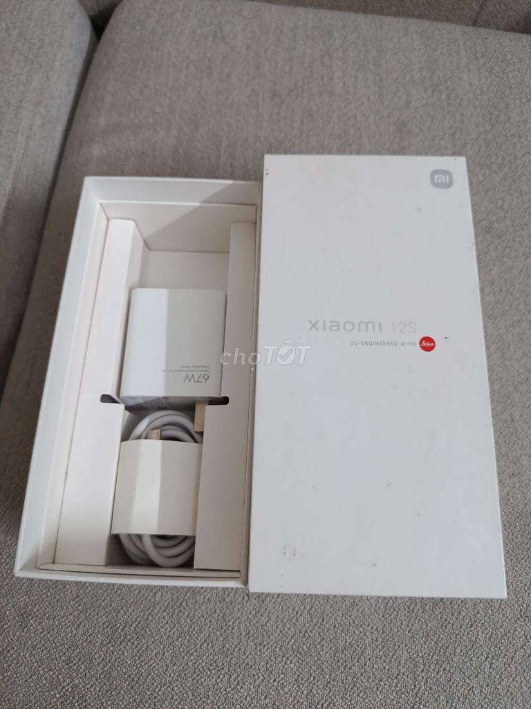 Hộp và bộ sạc 67W xiaomi 12S