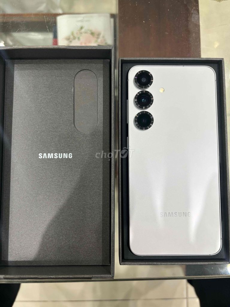 Samsung Galaxy S25 Trắng Như mới. Mua bán Điện thoại tại Quận Sơn Trà Đà Nẵng được đăng bởi Nhân hình 1