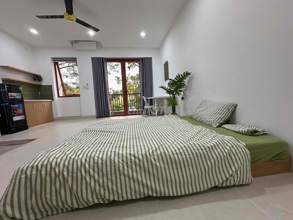CHỦ GIẢM GIÁ CĂN HỘ DV FULL NỘI THẤT CÓ BAN CÔNG LỚN