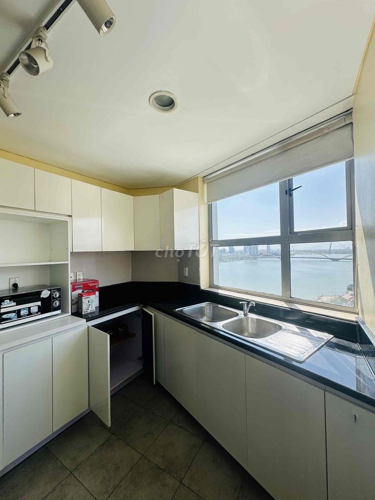 Indochina 2-bedroom apartment facing the Hàn River — photo 9