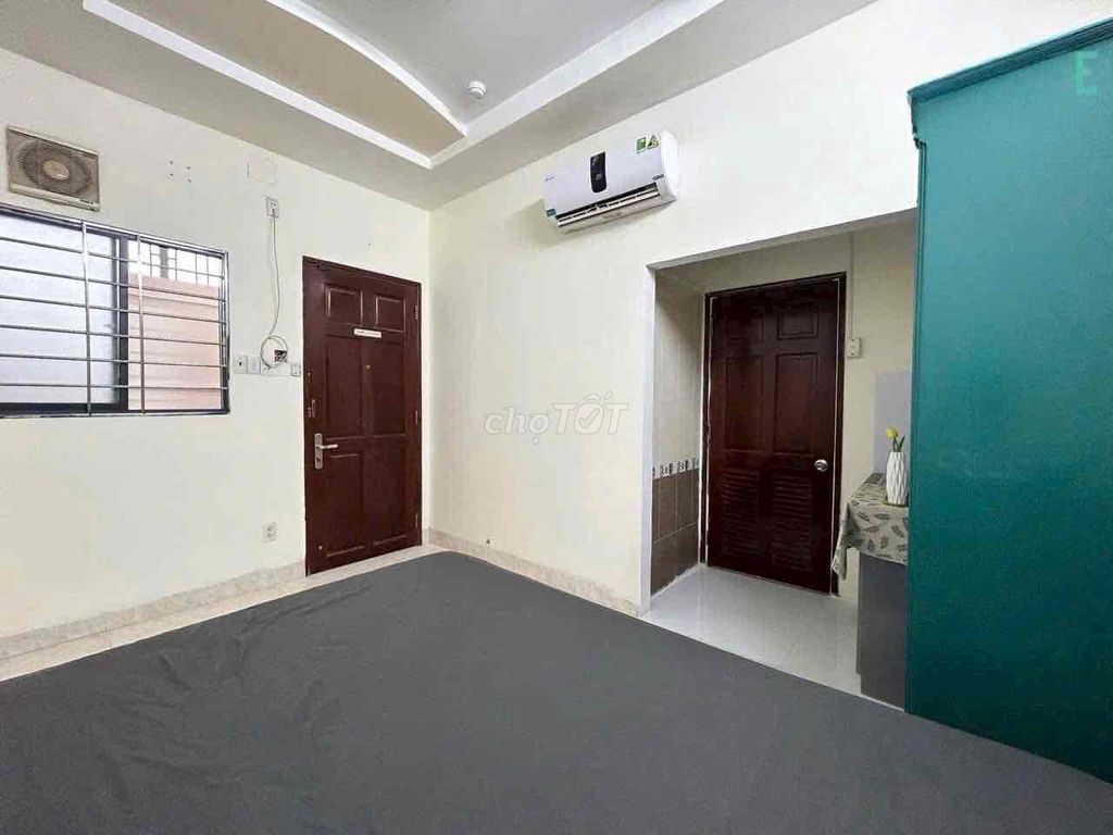 Bán căn hộ dịch vụ mặt tiền đường Phú Thọ Hoà,trung tâm khu chợ vải.