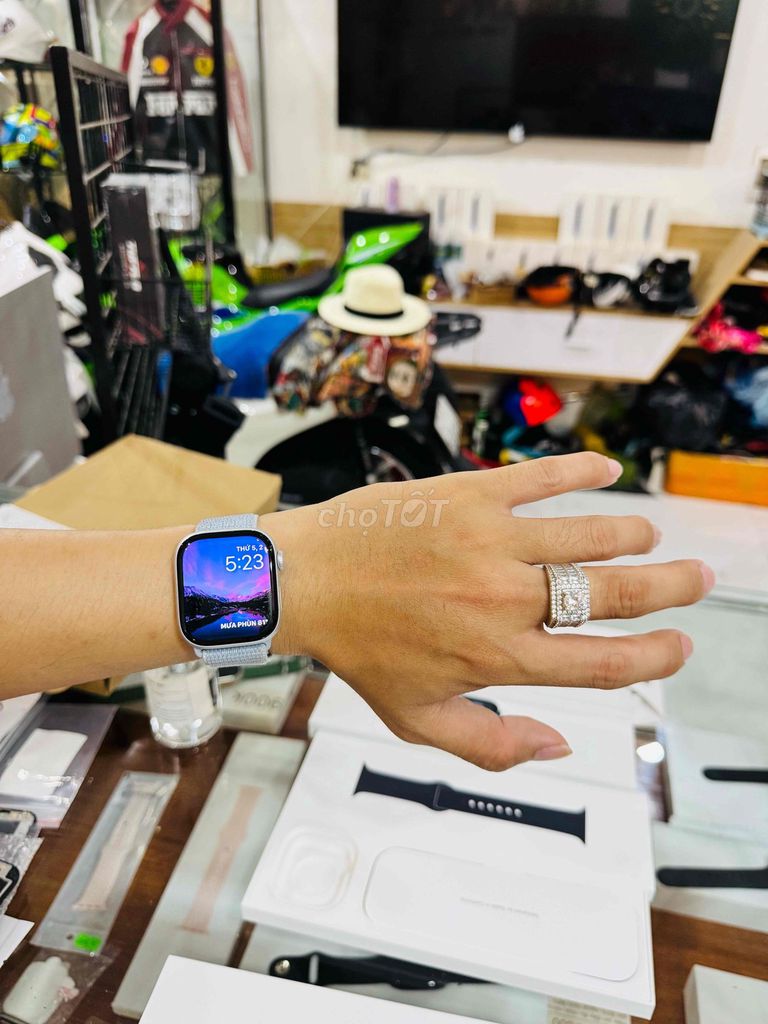 Apple Watch Series 10 42mm Bạc GPS. Mua bán Thiết bị đeo thông minh tại Thành phố Long Xuyên An Giang được đăng bởi Băng Apple  chuyên iphone hình 1