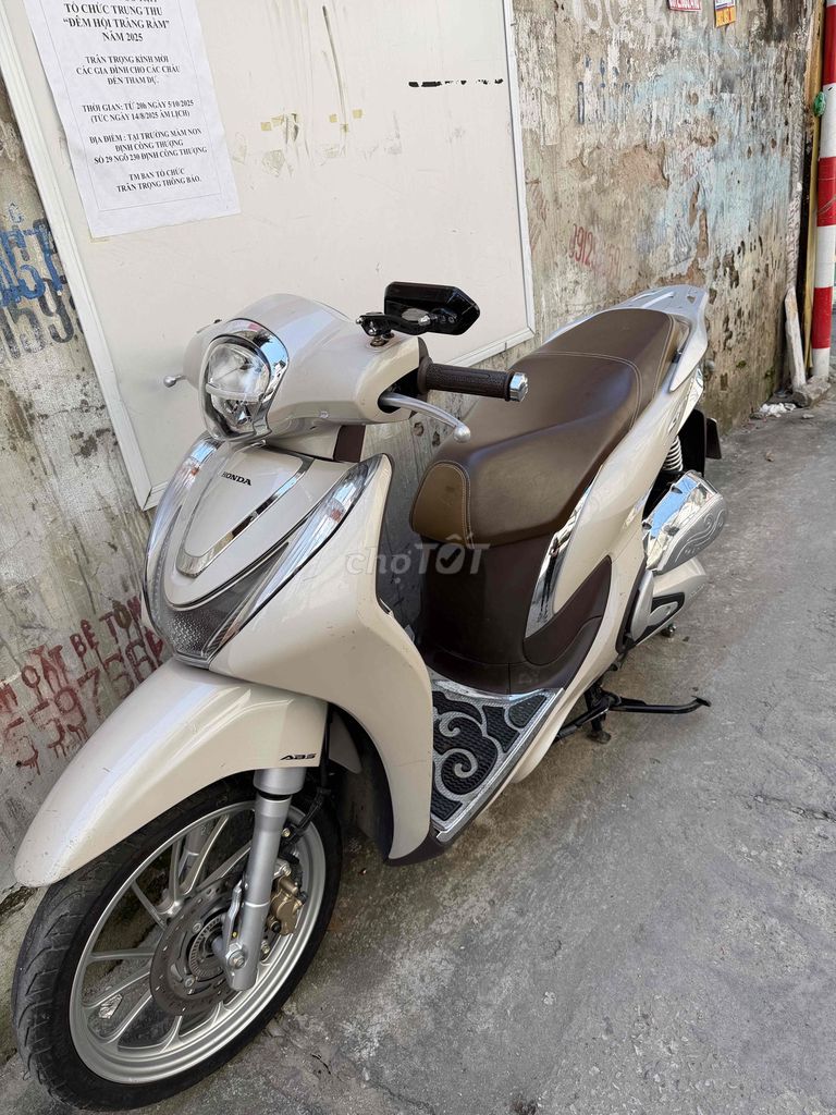 Honda SH Mode 2021 ABS Vàng kem. Mua bán Xe máy tại Quận Hoàng Mai Hà Nội được đăng bởi Nguyễn Hà hình 1