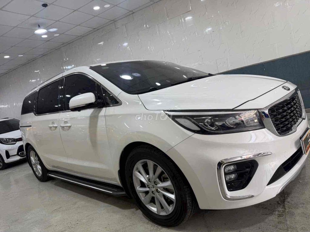 Kia Sedona Platinum G 2019 белый 80000 км