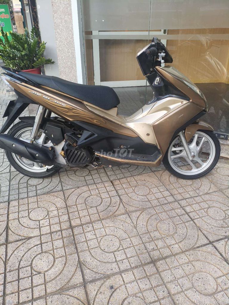 Honda Air Blade Vàng đồng. Mua bán Xe máy tại Quận Tân Bình Tp Hồ Chí Minh được đăng bởi duong hoang tri hình 5
