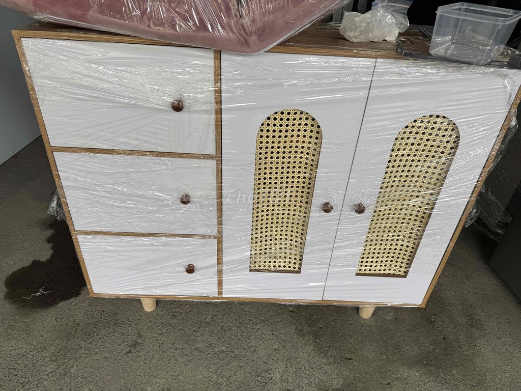 Tủ kệ Gỗ Hiện đại Trắng, Nâu. Mua bán Tủ, kệ gia đình tại Quận Bình Thạnh Tp Hồ Chí Minh được đăng bởi Diễm My hình 1